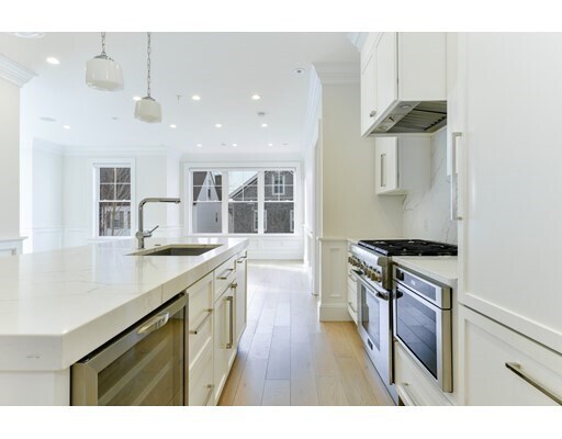 Building Photo - 154 W 8th St