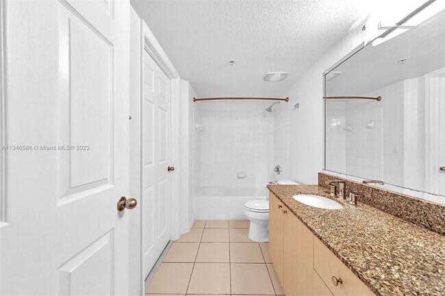 Building Photo - 2516 Centergate Dr