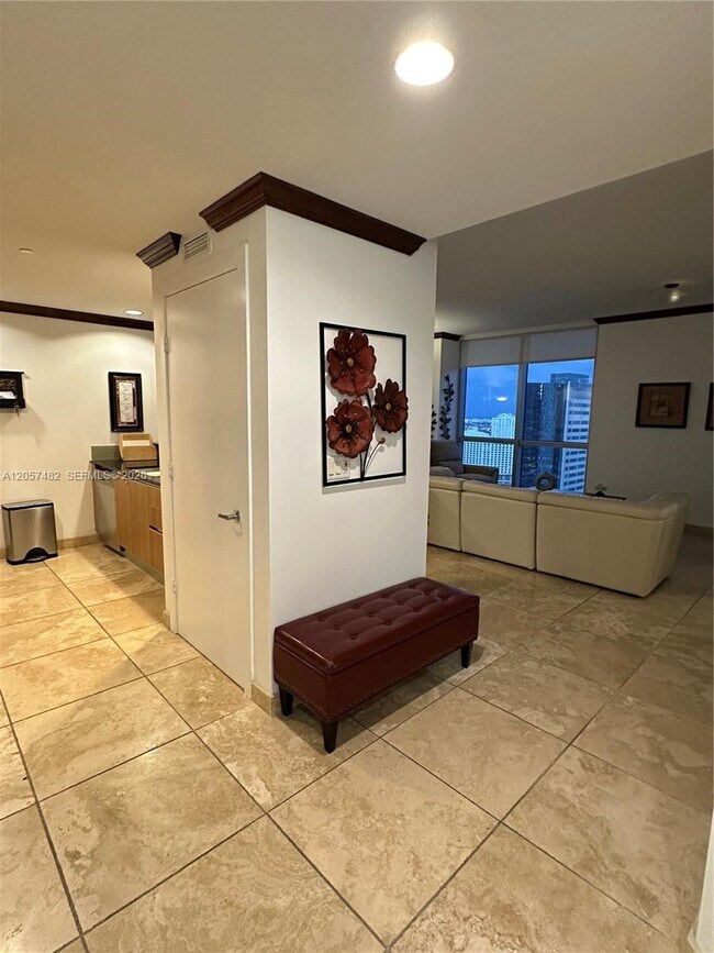 Building Photo - 1060 Brickell Ave