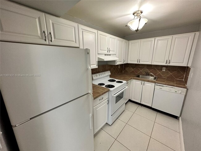 Foto del edificio - 17530 NW 68th Ave