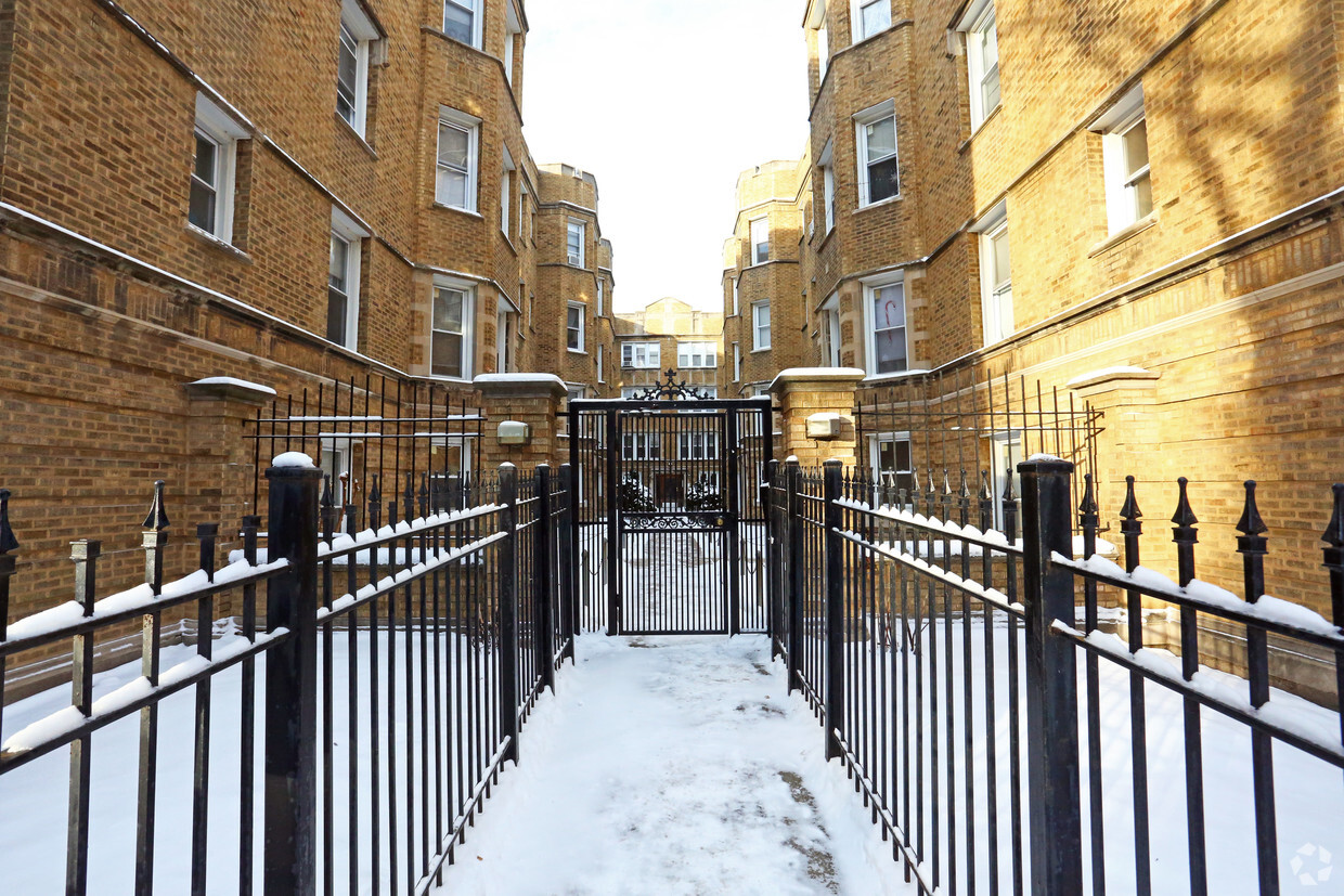 Foto del edificio - Rogers Park Apartments