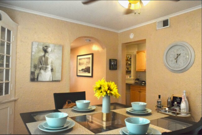 Building Photo - 125 W Bodley Ave