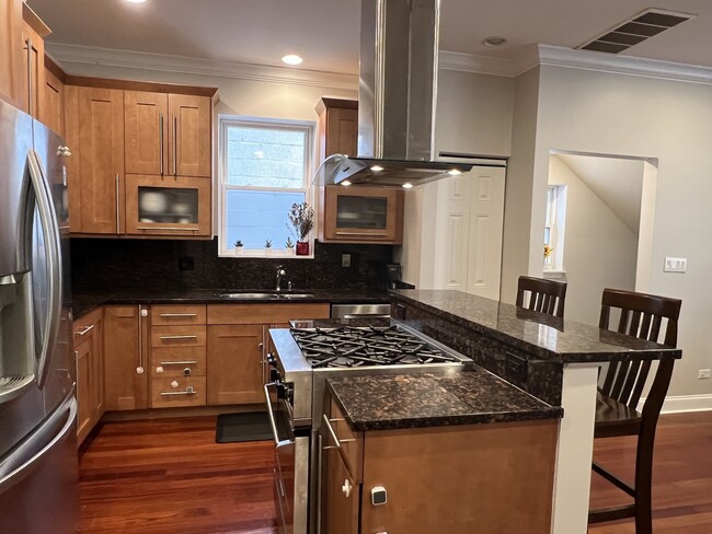 Foto del edificio - 2424 N Southport Ave