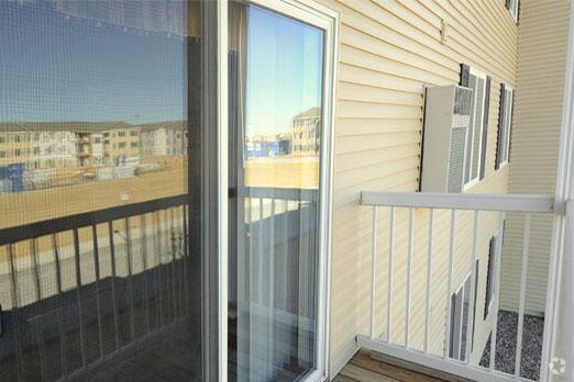 Terraza - Van Horne Estates Apartments