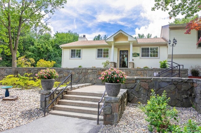 Building Photo - Foxrun Apartments