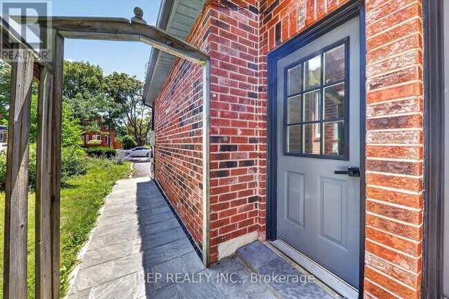 Building Photo - 6 Carmichael Dr
