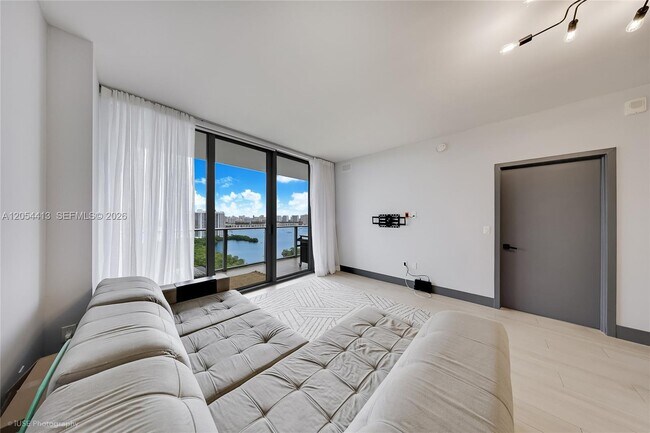 Foto del edificio - 16385 Biscayne Blvd