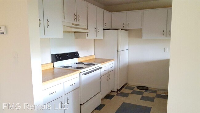 Building Photo - 4 br, 2 bath Room For Rent - 30 University Pl