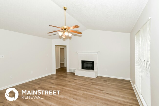Foto del edificio - 10676 Oak Cir N