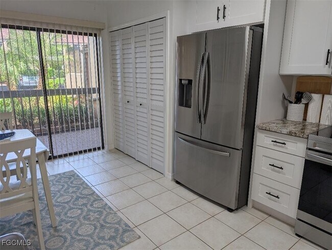 Foto del edificio - 15493 Admiralty Cir