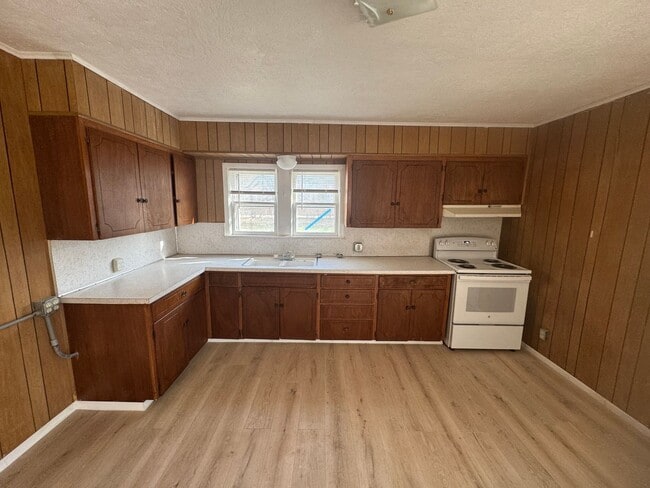 Building Photo - 2 bedroom, 1 bath