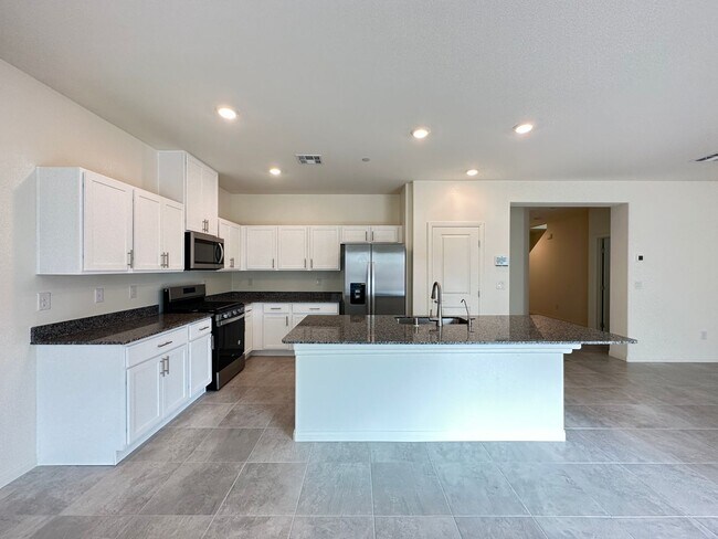 Building Photo - Decatur & Silverado Ranch