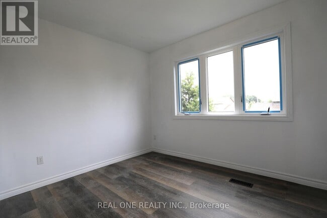 Building Photo - 56 Skylark Dr