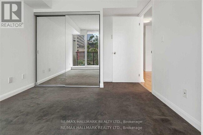 Building Photo - 111-111 Elizabeth St