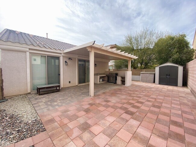 Building Photo - Single story Rhodes Ranch guard gated home...