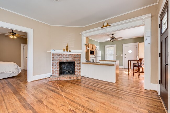 Living Room - 48 Leslie St NE