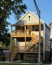 Building Photo - 8509 S Brandon Ave