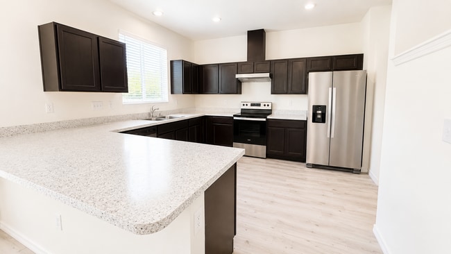 Building Photo - Spacious 2 Story Home - 4BR/ 2.5BA/ 2 Car Garage in Parrish