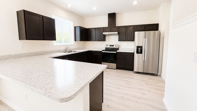 Foto del edificio - Spacious 2 Story Home - 4BR/ 2.5BA/ 2 Car Garage in Parrish