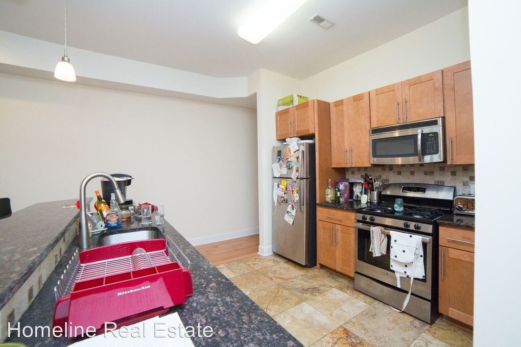 Foto principal - 2835 W Girard Ave