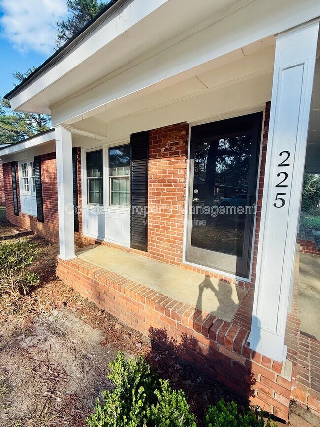 Foto del edificio - 225 Woodland Trail