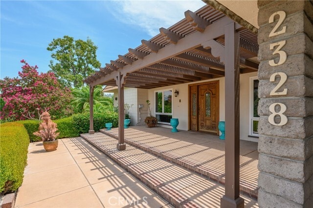 Building Photo - 2328 E Vine Ave