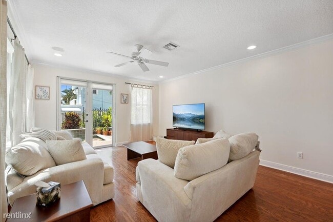 Building Photo - 3 br, 2.5 bath House - 519 SW 5th Ave # B