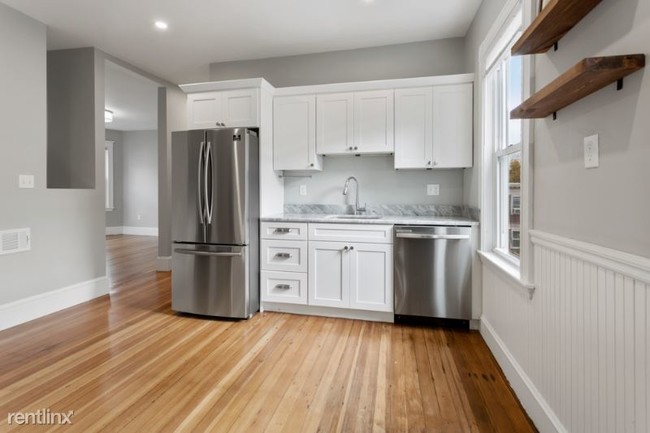 Building Photo - 3 br, 1 bath Apartment - 9 Althea St 3 Unit 3