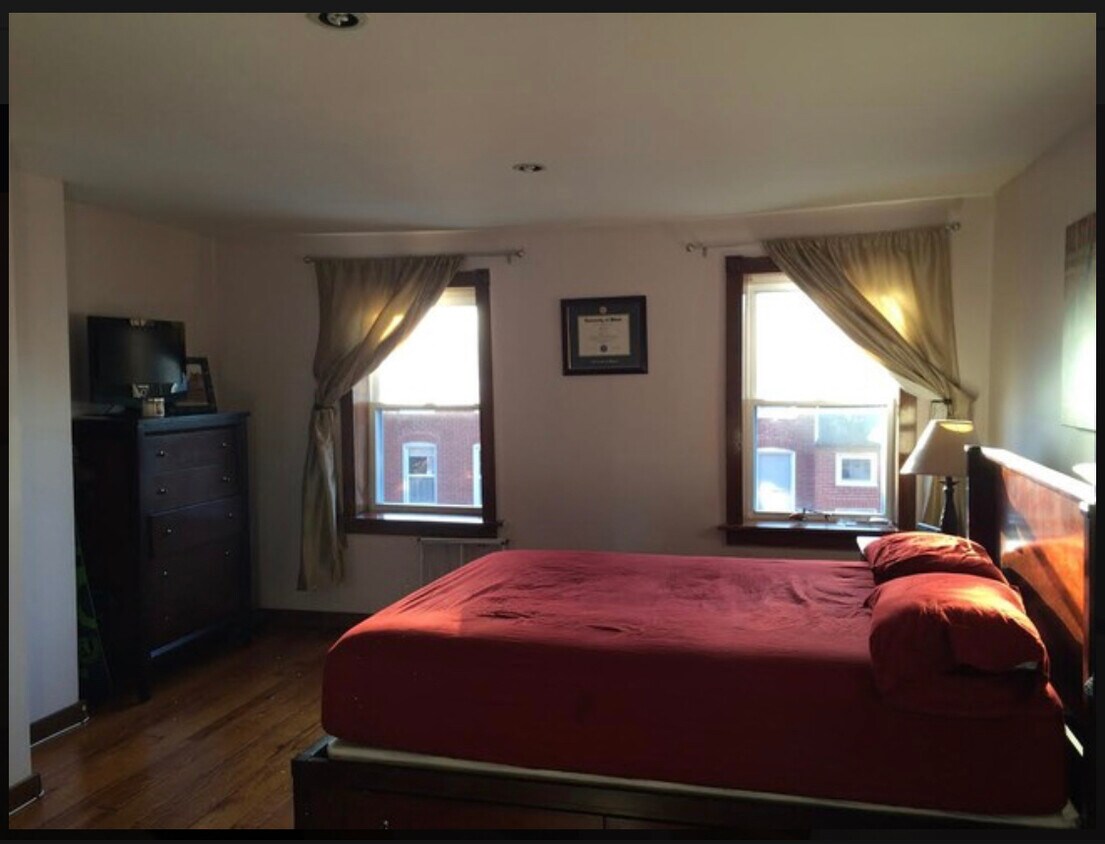 Bedroom - 1225 Battery Ave