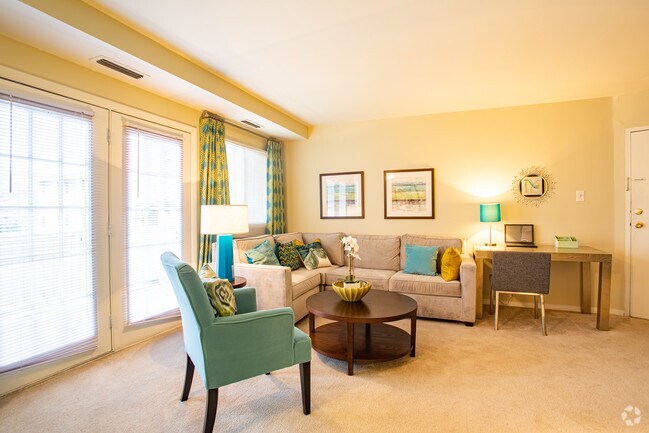 Windsor- 2HAB, 1BA - Ashton Square Apartments