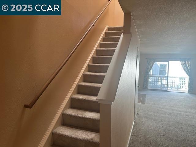 Building Photo - 2723 Oak Rd