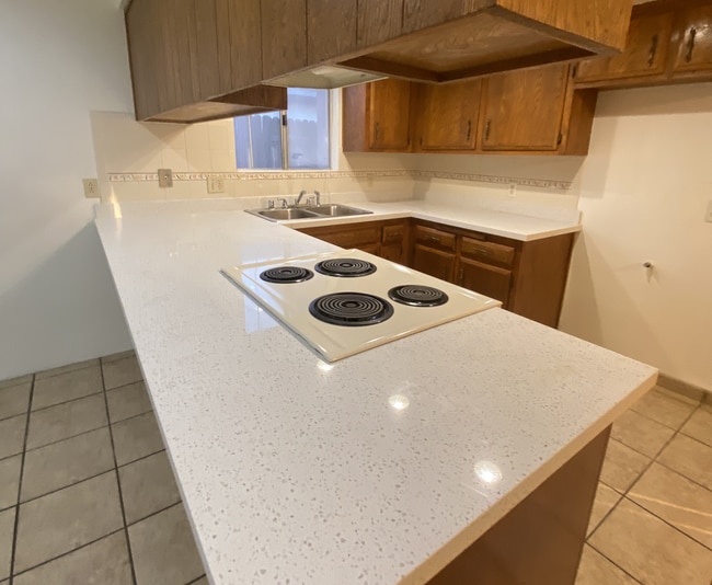 Building Photo - Large 3 Bedroom, 2 Bath Home on NE