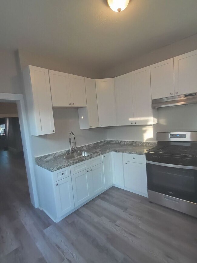 Foto del edificio - Spacious Newly Renovated Kesington Home
