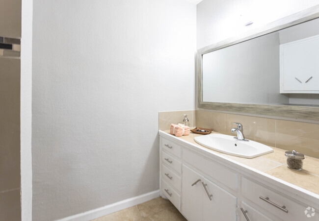 1BR, 1BA - 620 SF - Cielo Vista Townhomes
