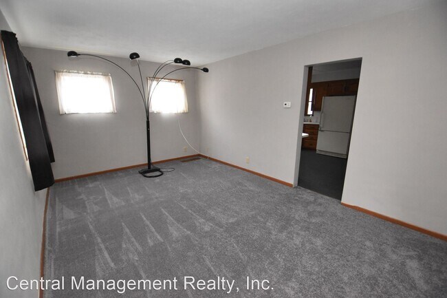 Building Photo - 3 br, 1 bath House - 421 W. 14