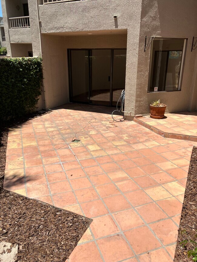 Private front patio - 393 Bay View Ter