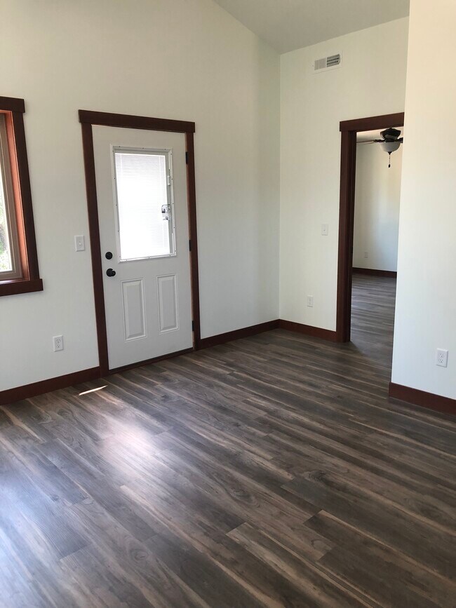 Building Photo - 1739 Aspen Ct