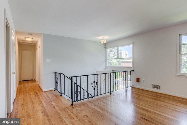 Building Photo - 2806 S Fern St