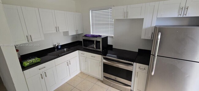 Foto del edificio - 1221 NW 23rd Terrace