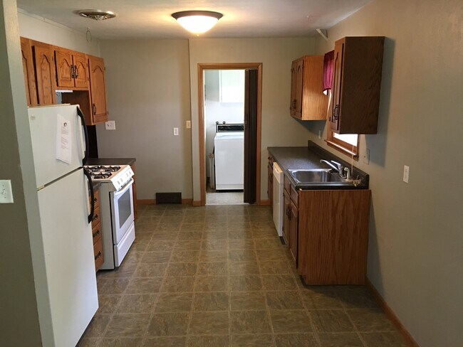 Kitchen - 816 E Bloomington St