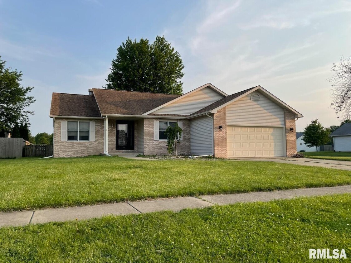 Primary Photo - 802 Money Tree Dr