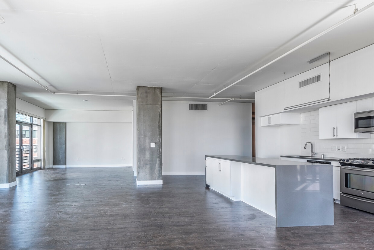 Photo - 1111 S Grand Ave (Los Angeles, CA)