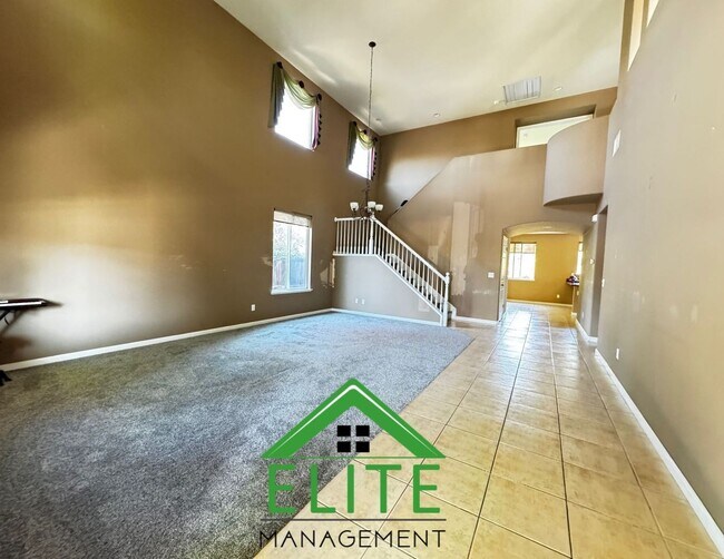 Foto del edificio - **Charming 5-Bed, 3-Bath Home in Prime Ros...