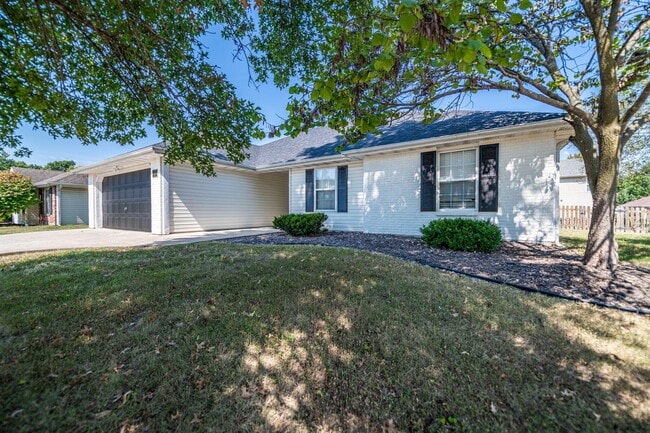 Building Photo - 709 Campusview Dr