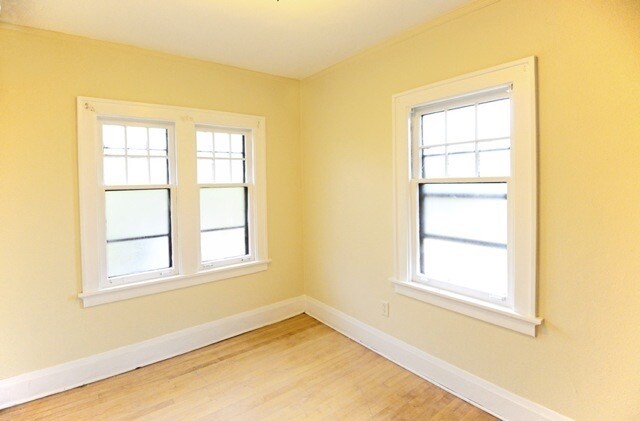 Lots Of Light - 4927 W Galena St