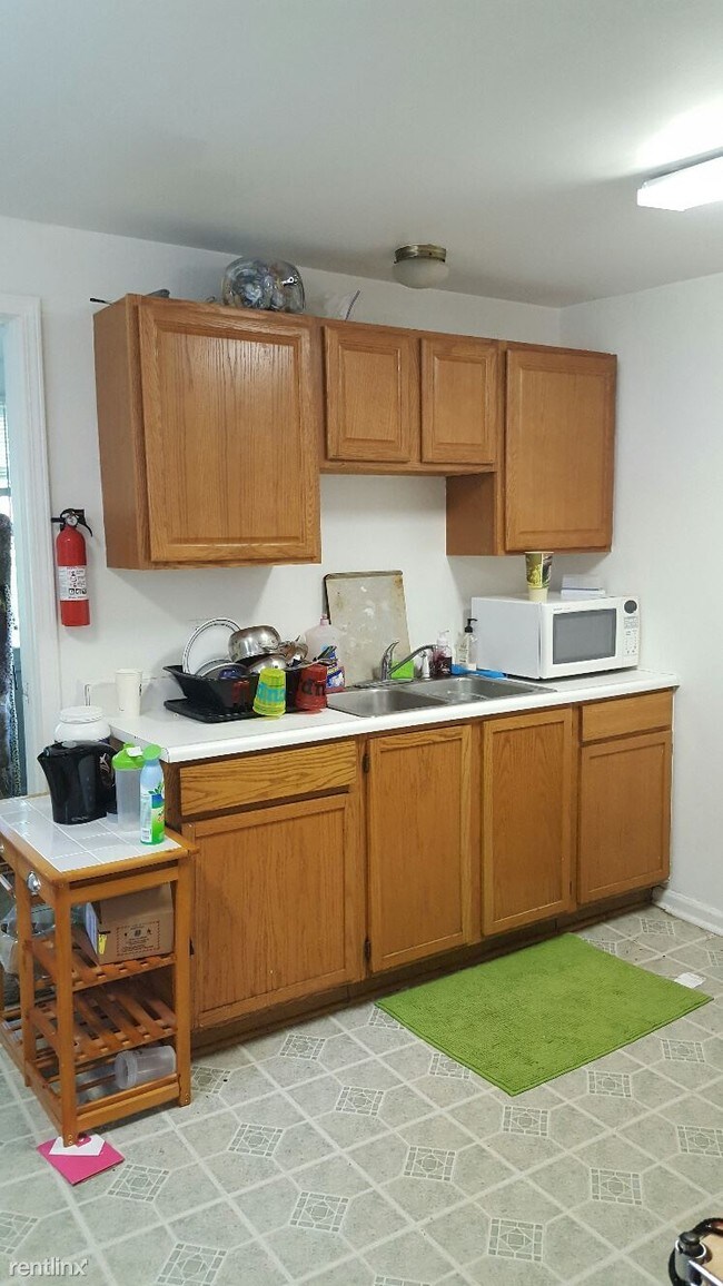 Building Photo - 2 br, 1 bath  - 804 W Michigan Ave Apt 1