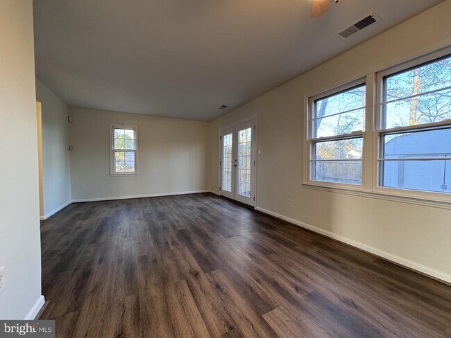 Foto del edificio - 12335 Woodlawn Ct