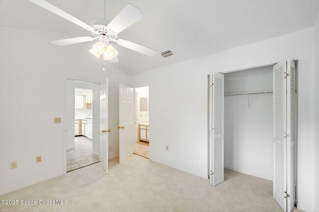 Foto del edificio - 575 Shadow Wood Ln