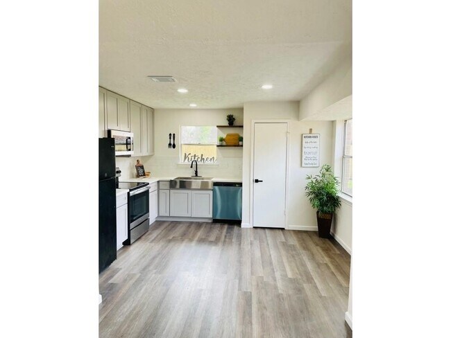 Foto del edificio - 16818 Red Gully Dr