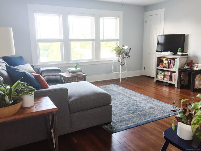 Foto del edificio - 46 Riverside Dr